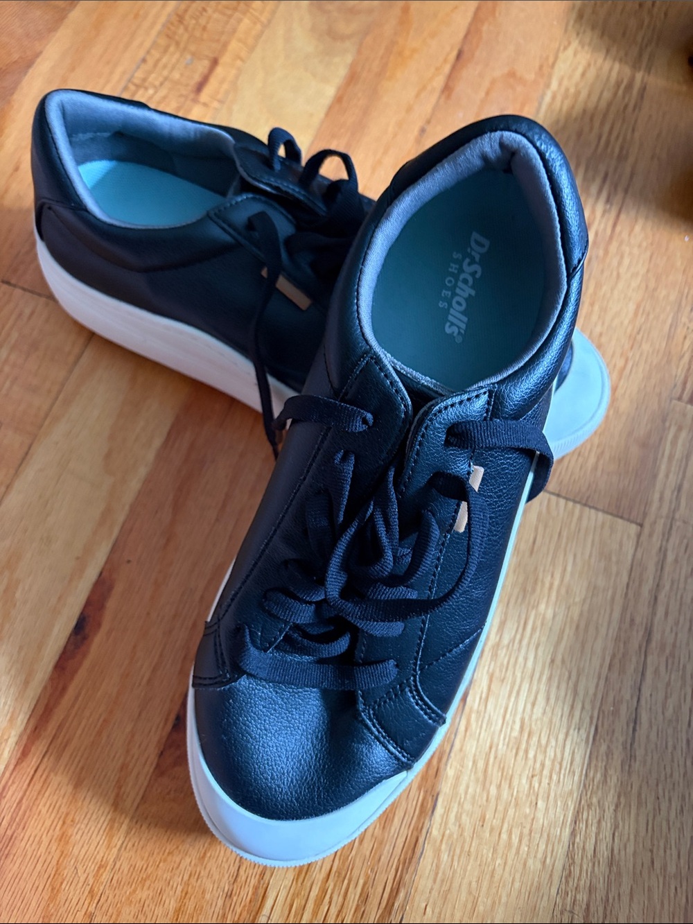 Final sale-nwt Dr. Scholl's Kids Black Leather Sneakers with White Platform Sole